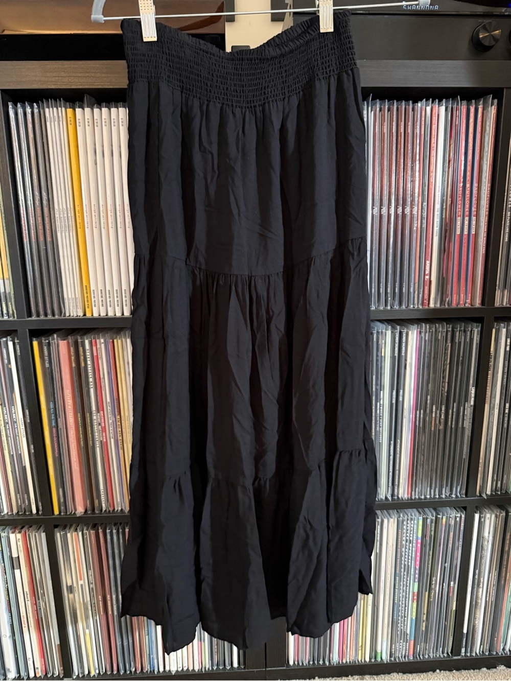 Elizabeth & Nicole black midi skirt